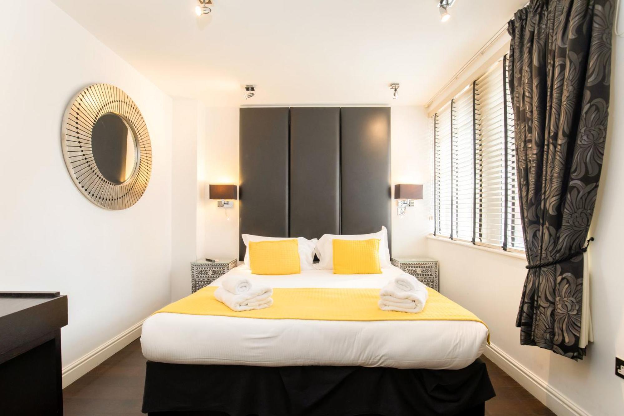 צ'לטנהם Strozzi Palace Suites By Mansley מראה חיצוני תמונה