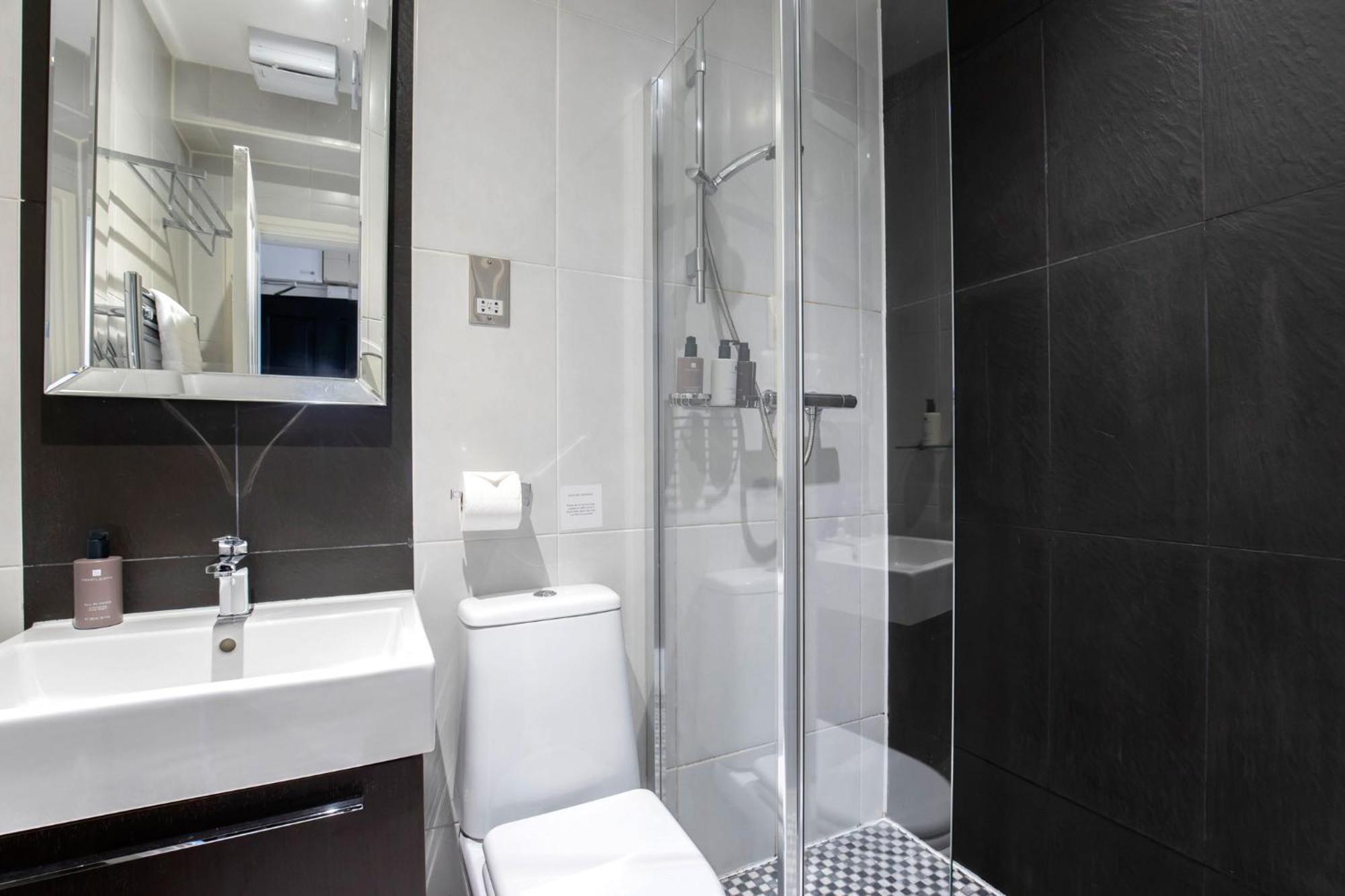 צ'לטנהם Strozzi Palace Suites By Mansley מראה חיצוני תמונה