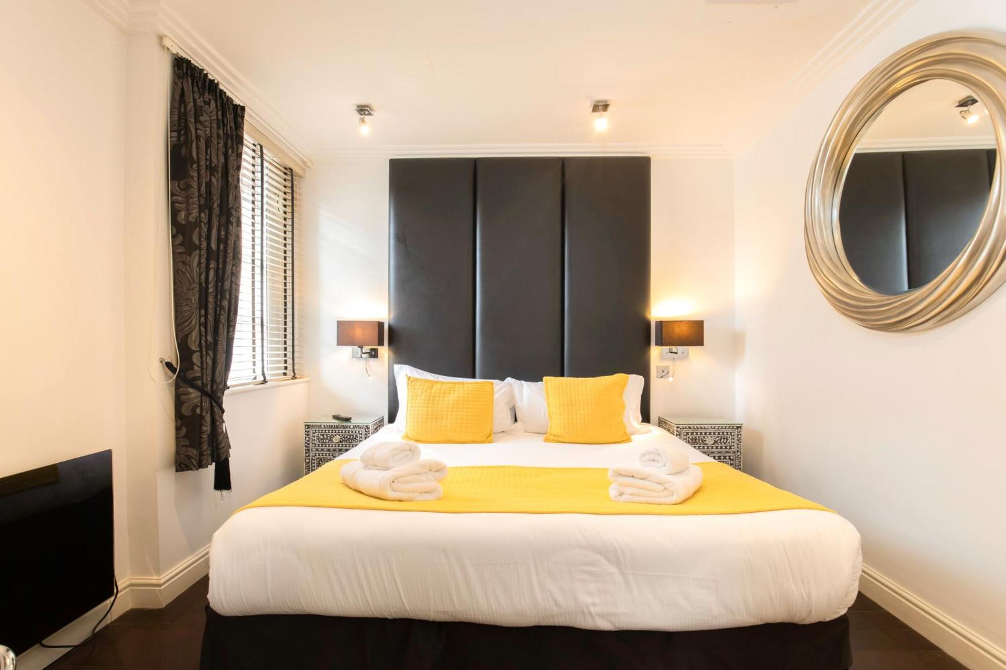 צ'לטנהם Strozzi Palace Suites By Mansley מראה חיצוני תמונה