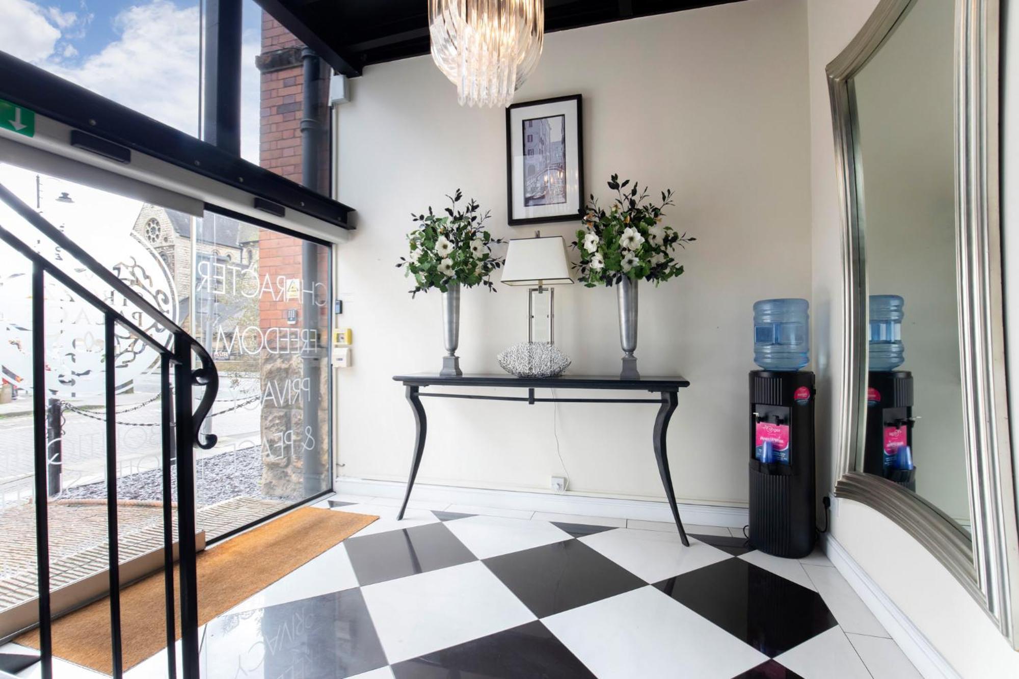 צ'לטנהם Strozzi Palace Suites By Mansley מראה חיצוני תמונה