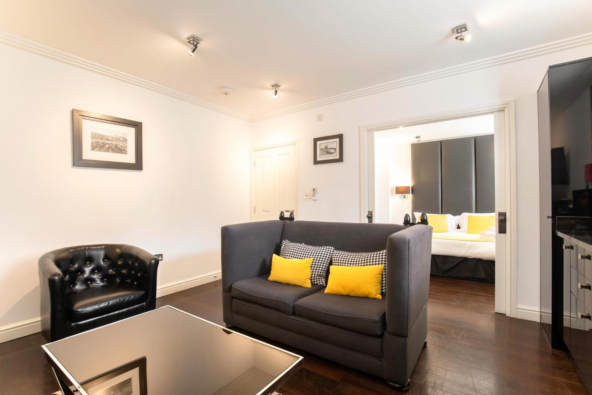 צ'לטנהם Strozzi Palace Suites By Mansley מראה חיצוני תמונה