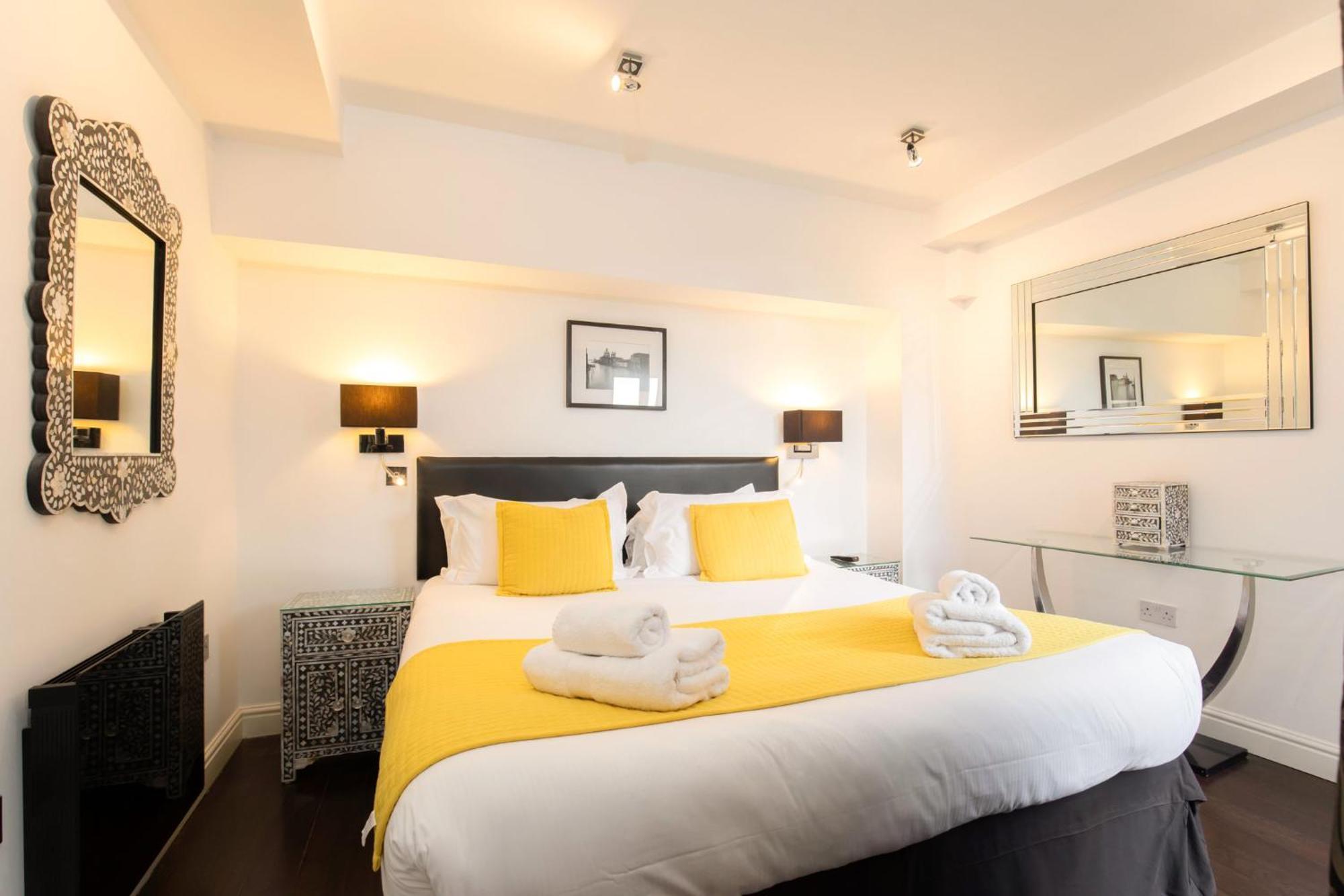 צ'לטנהם Strozzi Palace Suites By Mansley מראה חיצוני תמונה
