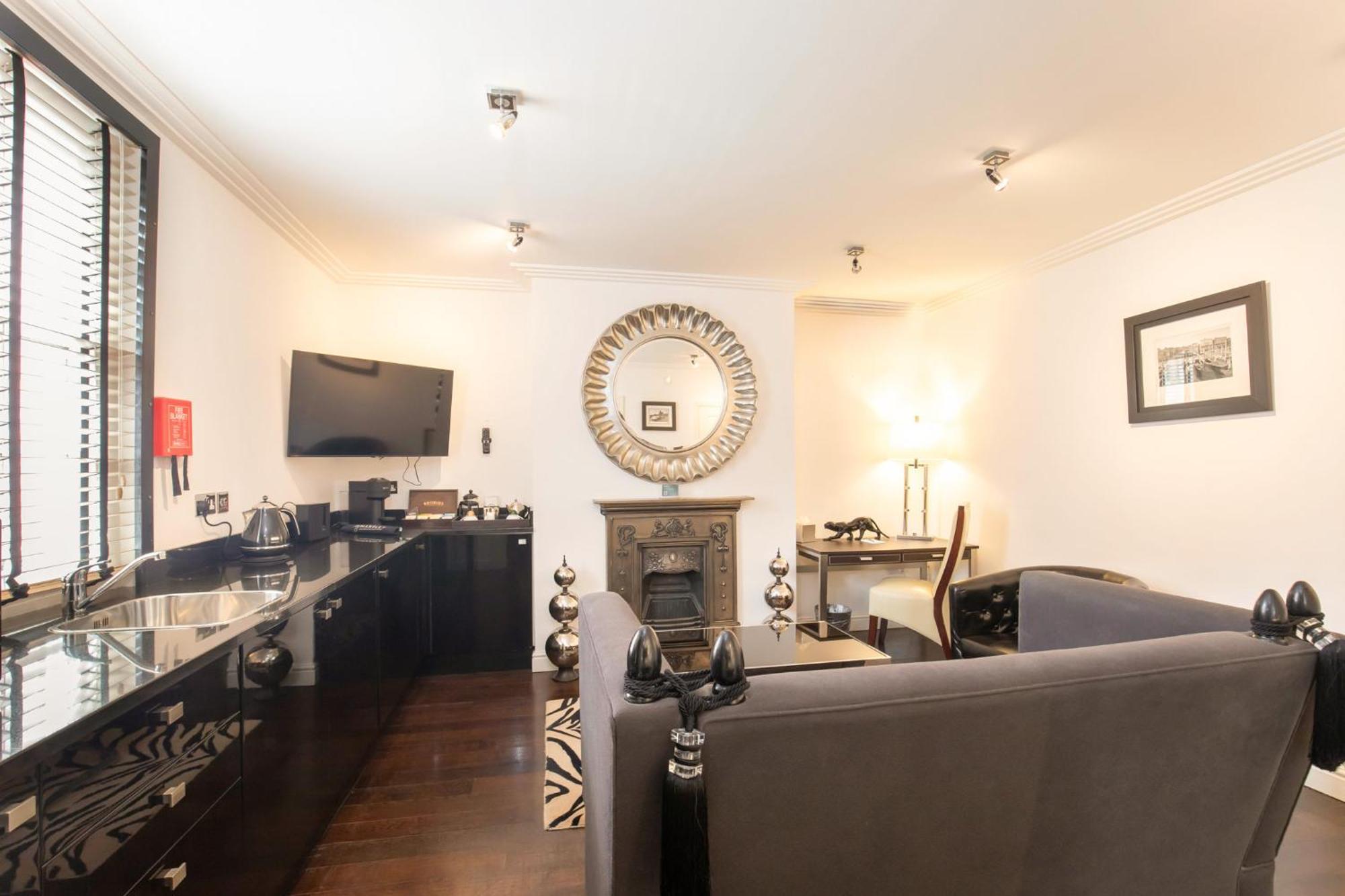 צ'לטנהם Strozzi Palace Suites By Mansley מראה חיצוני תמונה