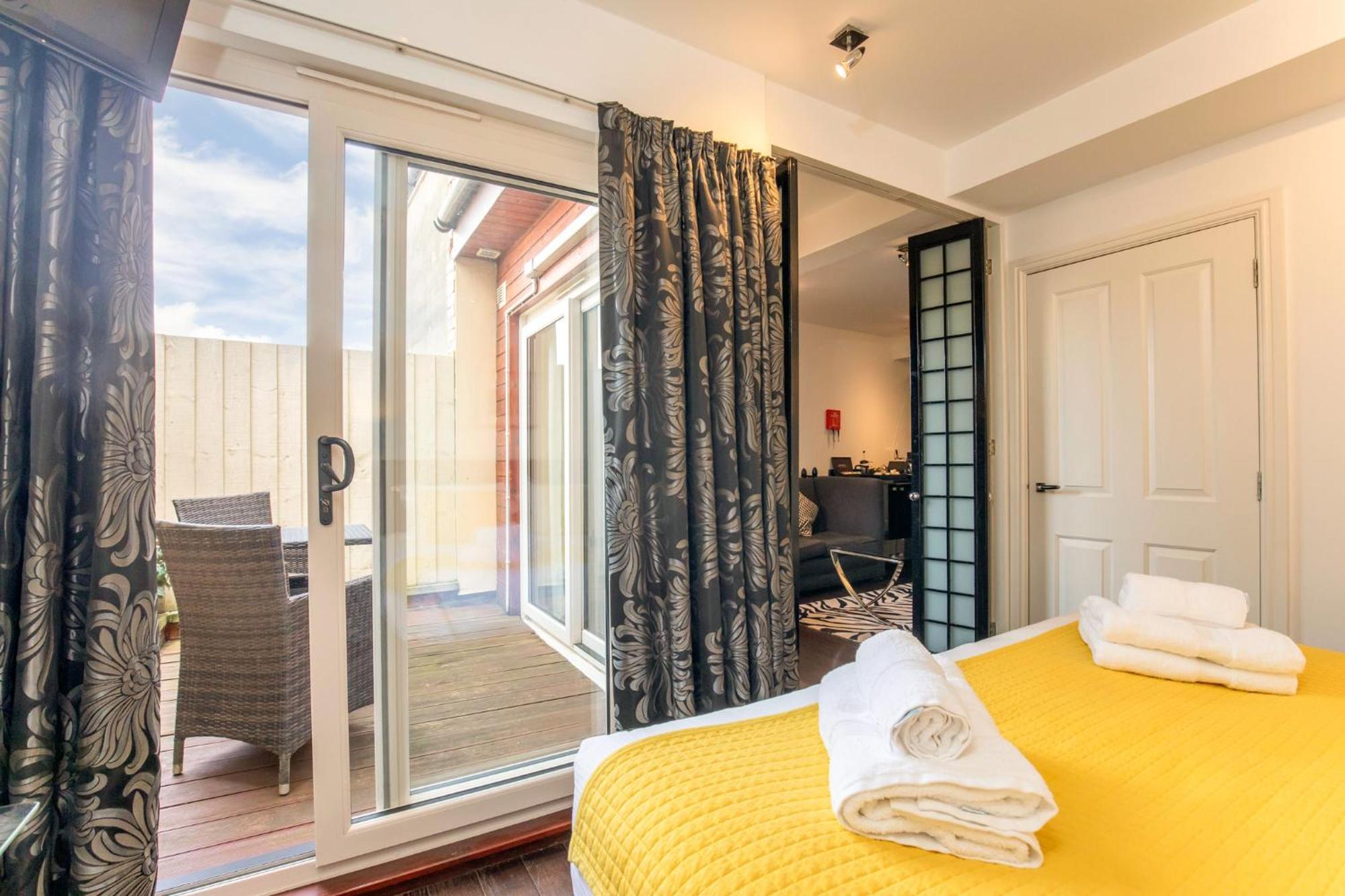 צ'לטנהם Strozzi Palace Suites By Mansley מראה חיצוני תמונה