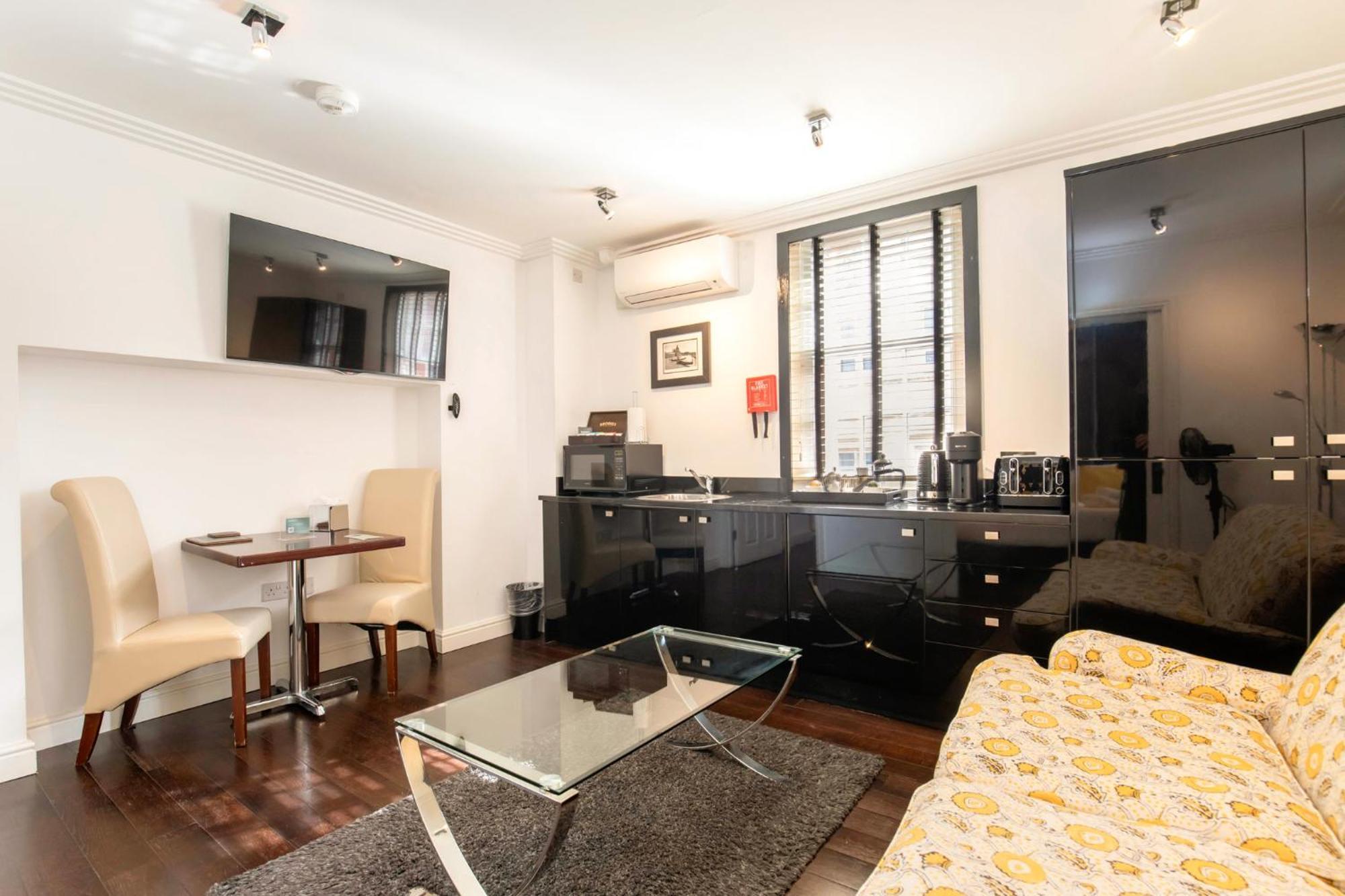 צ'לטנהם Strozzi Palace Suites By Mansley מראה חיצוני תמונה