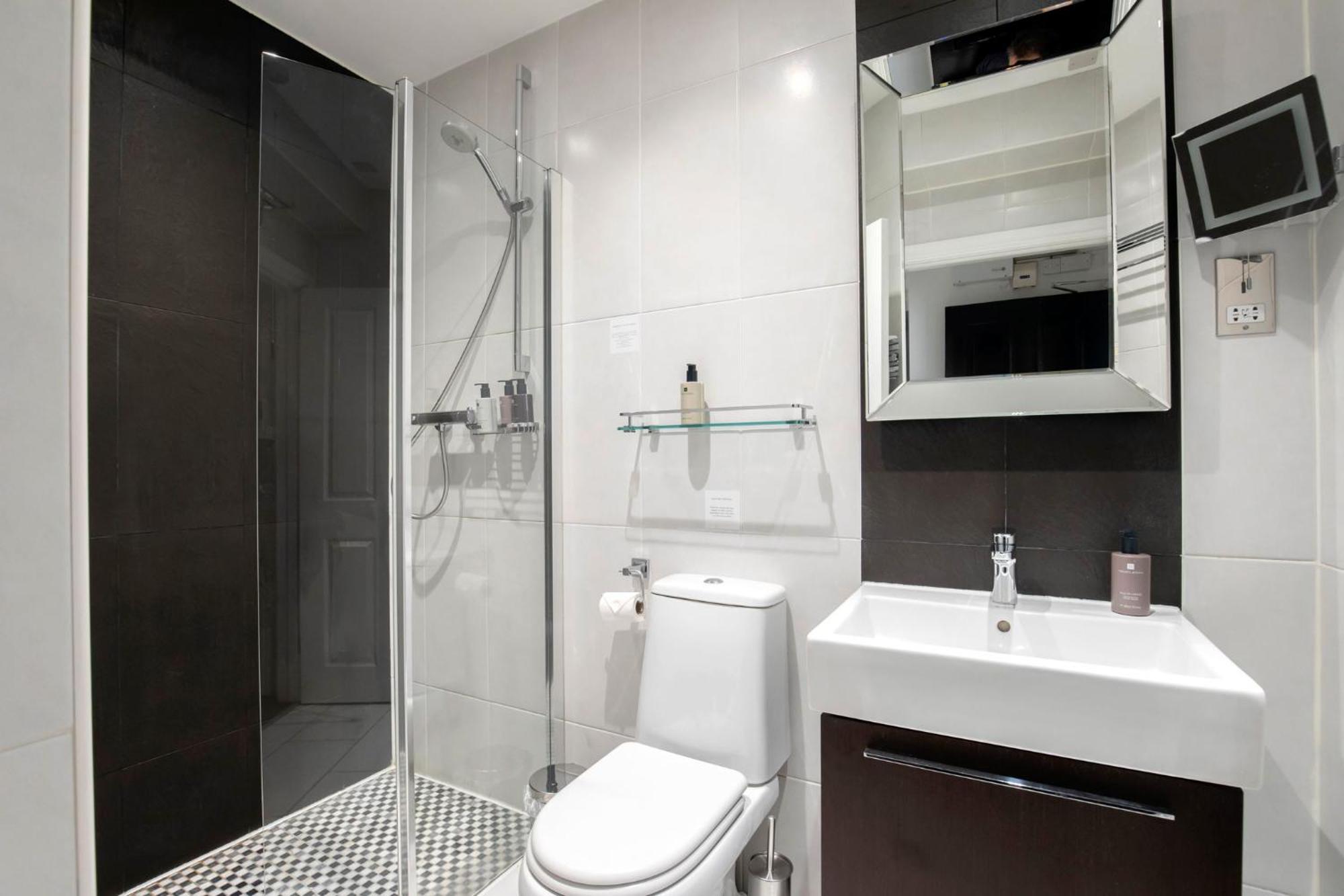 צ'לטנהם Strozzi Palace Suites By Mansley מראה חיצוני תמונה