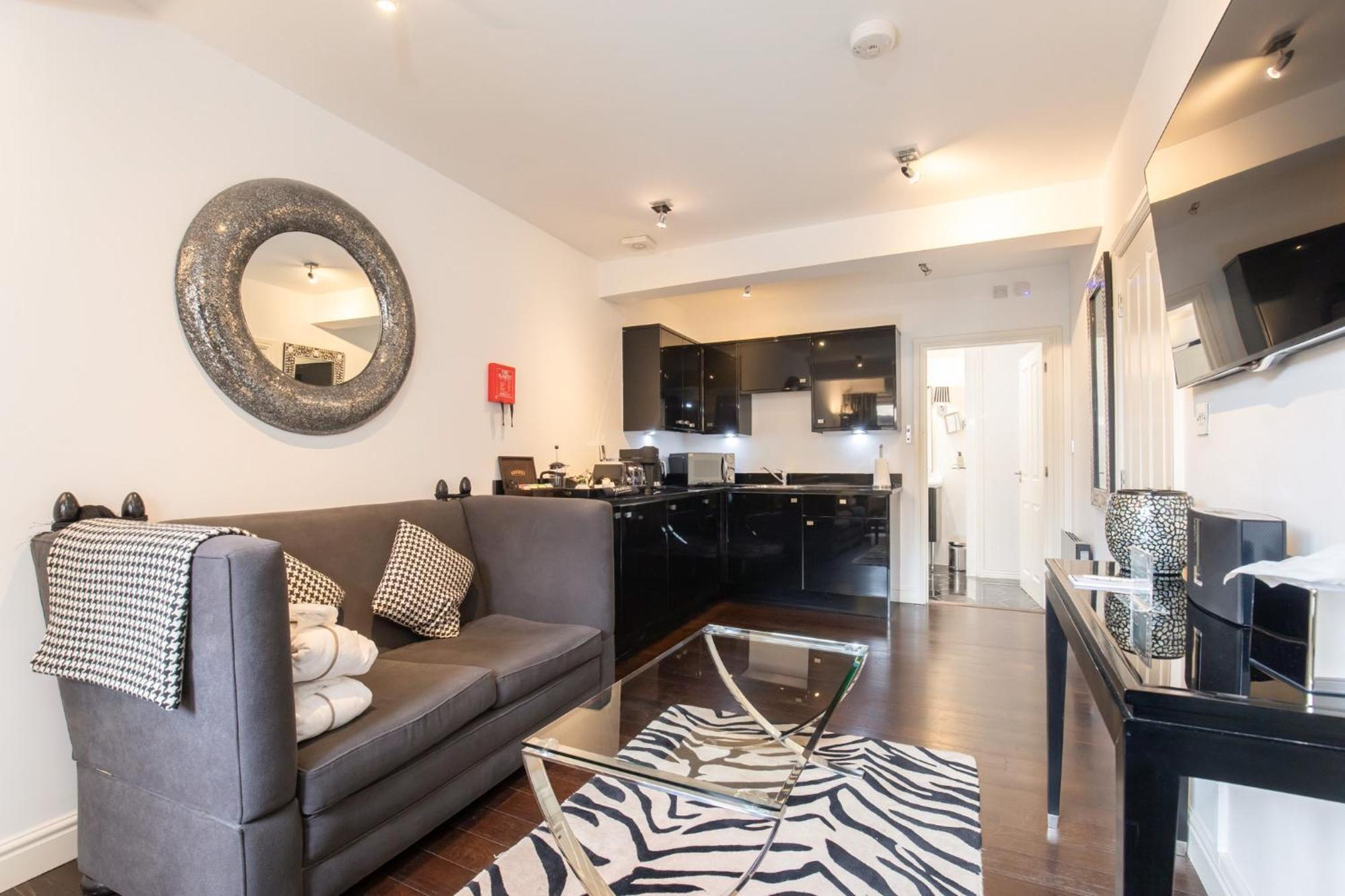צ'לטנהם Strozzi Palace Suites By Mansley מראה חיצוני תמונה