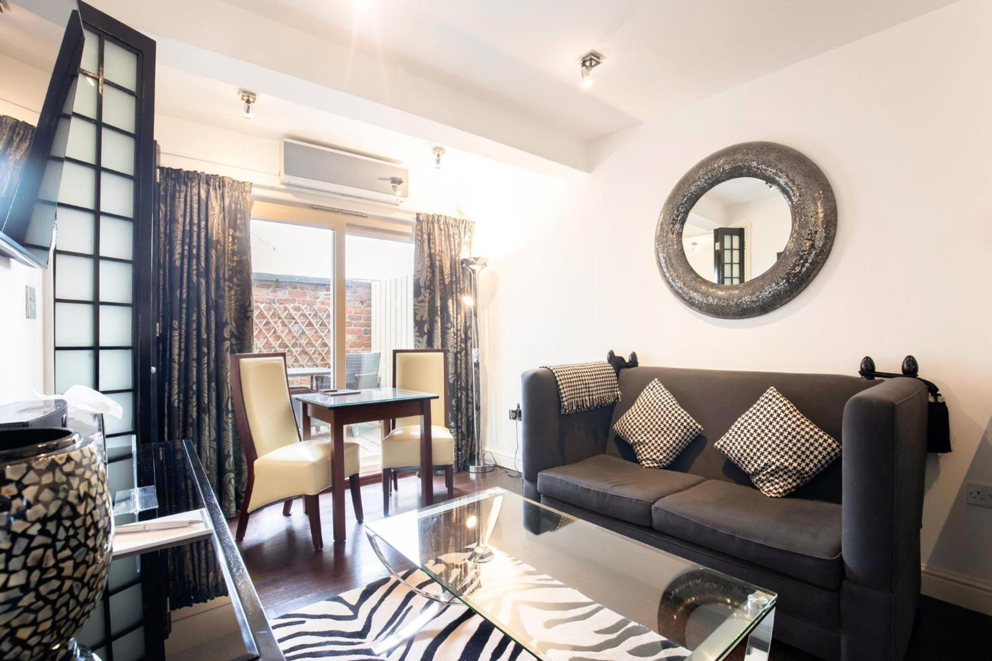 צ'לטנהם Strozzi Palace Suites By Mansley מראה חיצוני תמונה