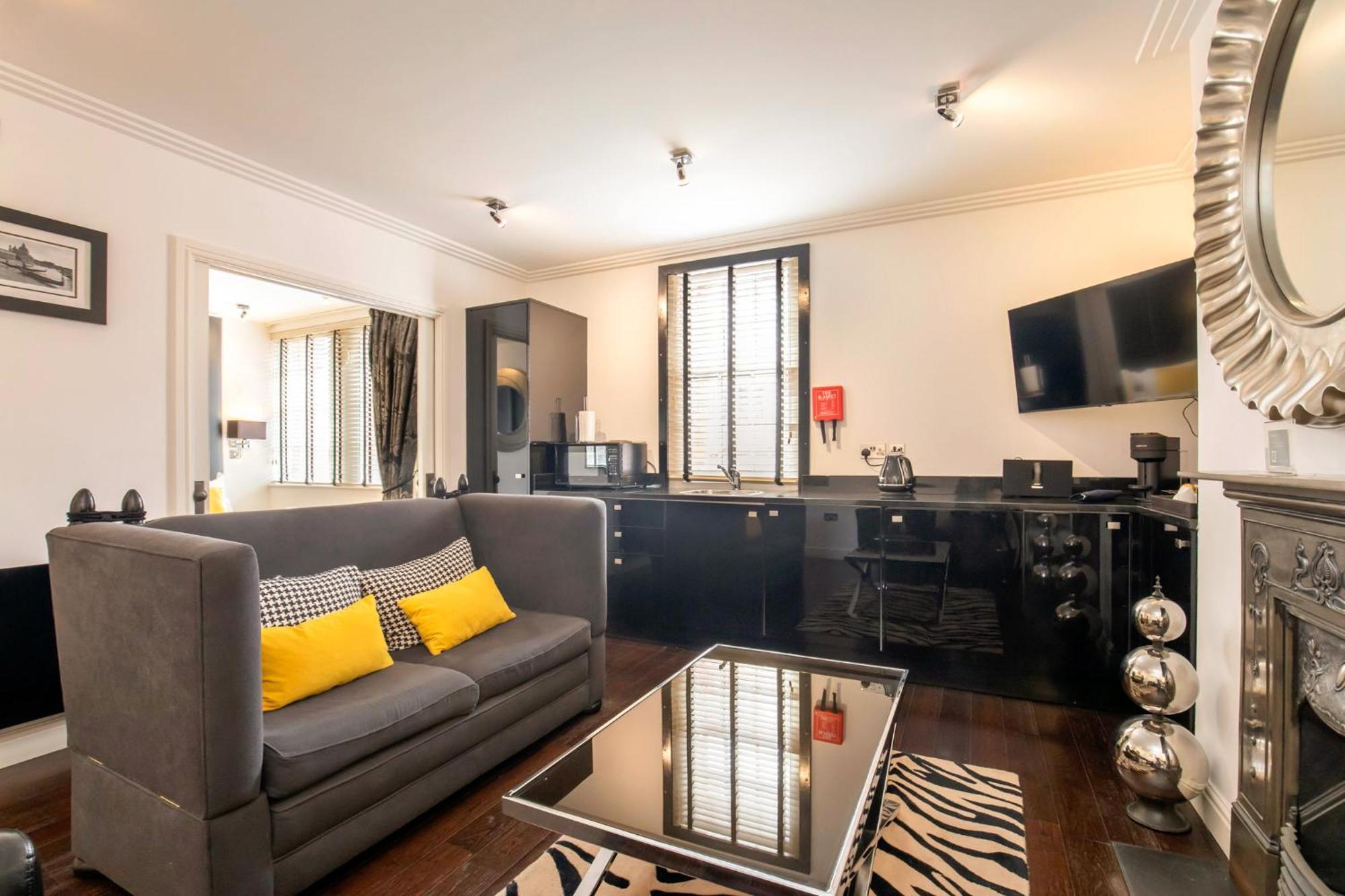 צ'לטנהם Strozzi Palace Suites By Mansley מראה חיצוני תמונה