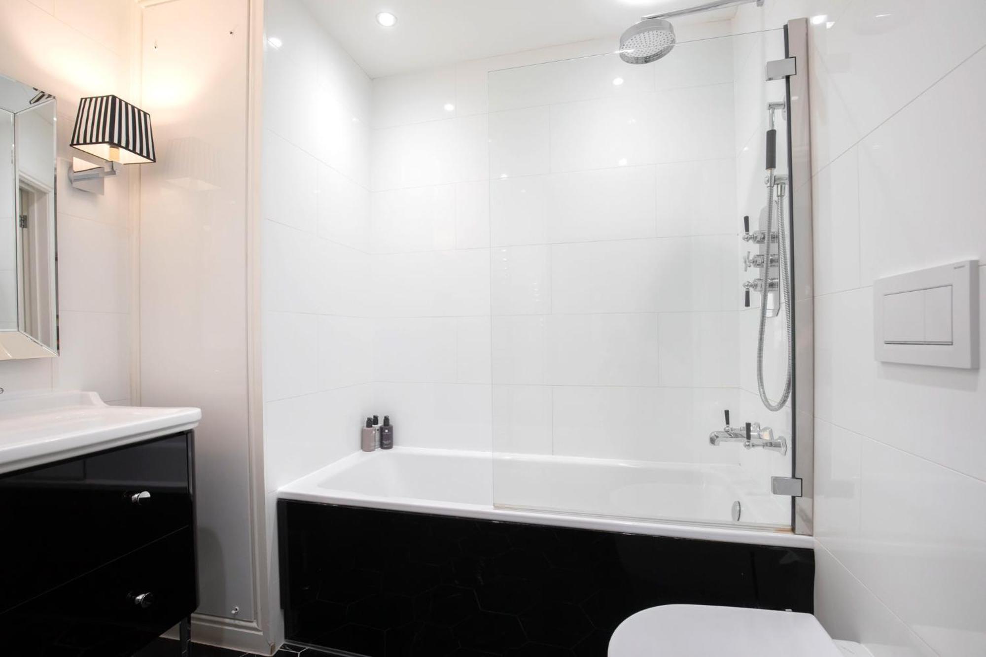 צ'לטנהם Strozzi Palace Suites By Mansley מראה חיצוני תמונה