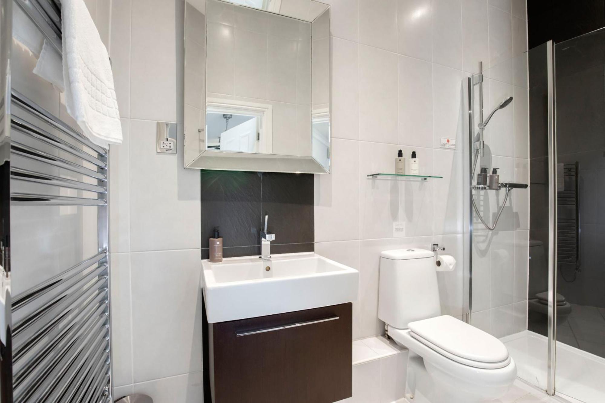 צ'לטנהם Strozzi Palace Suites By Mansley מראה חיצוני תמונה