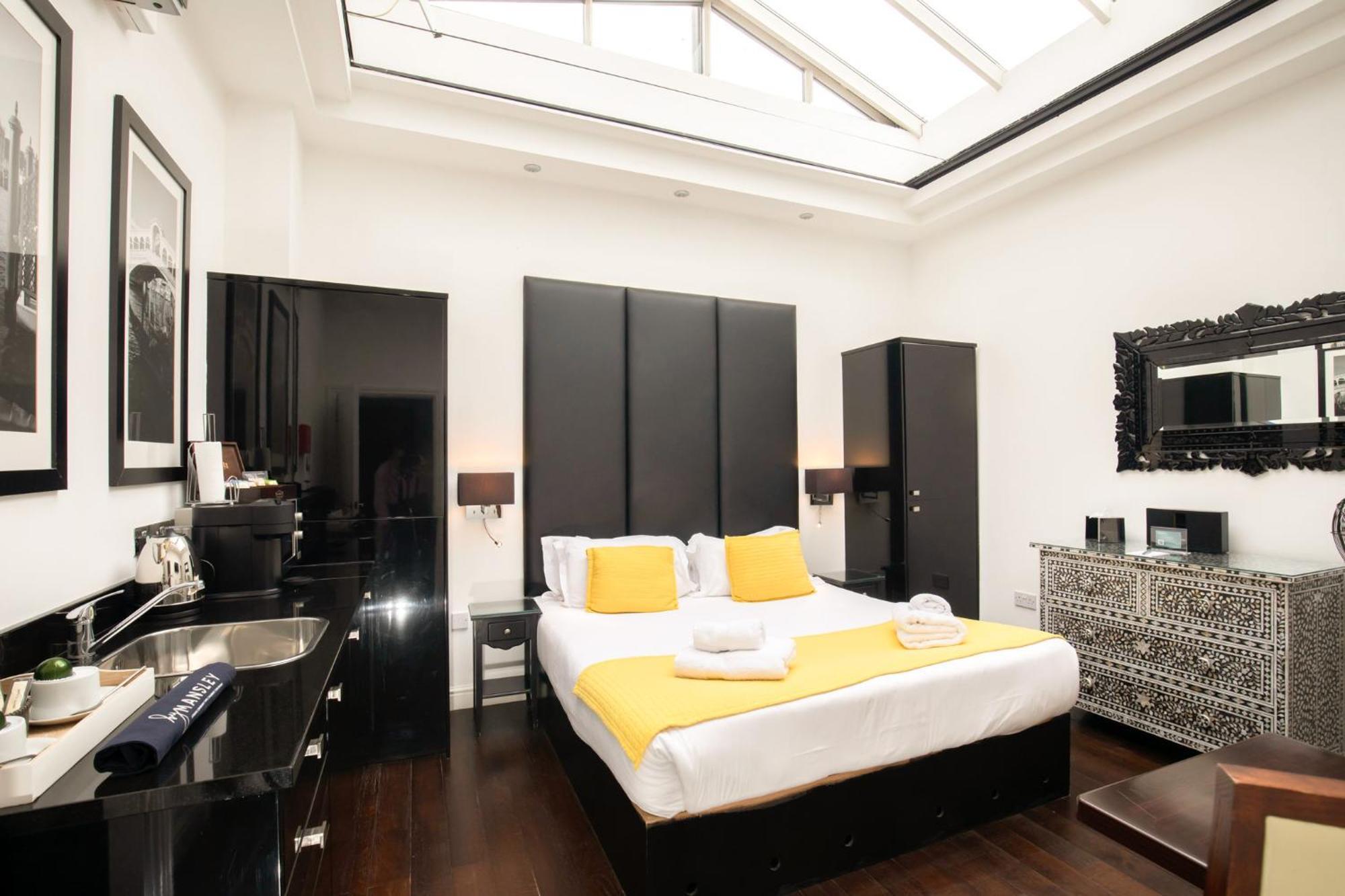 צ'לטנהם Strozzi Palace Suites By Mansley מראה חיצוני תמונה