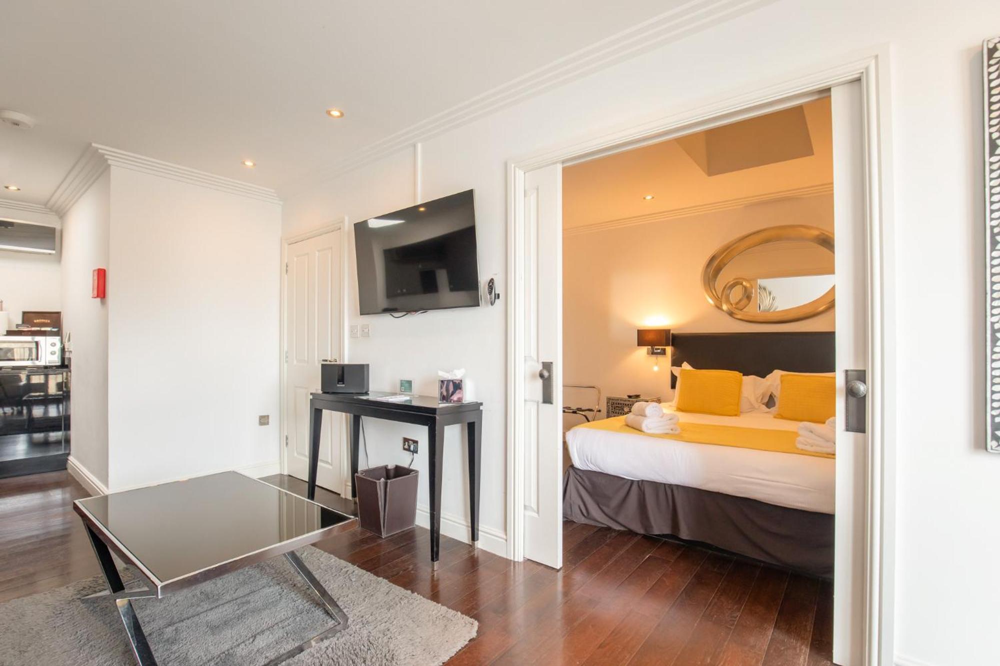 צ'לטנהם Strozzi Palace Suites By Mansley מראה חיצוני תמונה