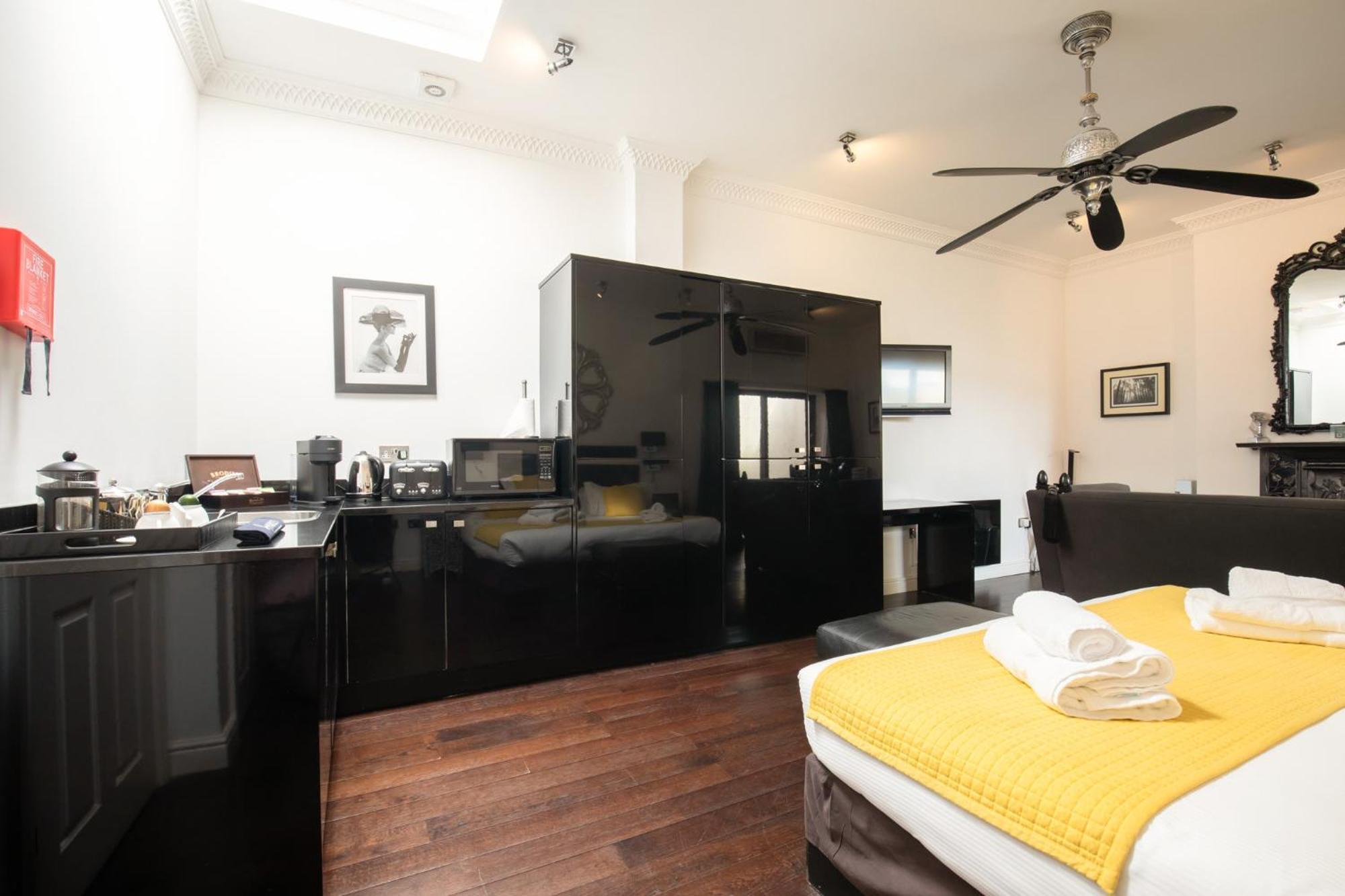 צ'לטנהם Strozzi Palace Suites By Mansley מראה חיצוני תמונה