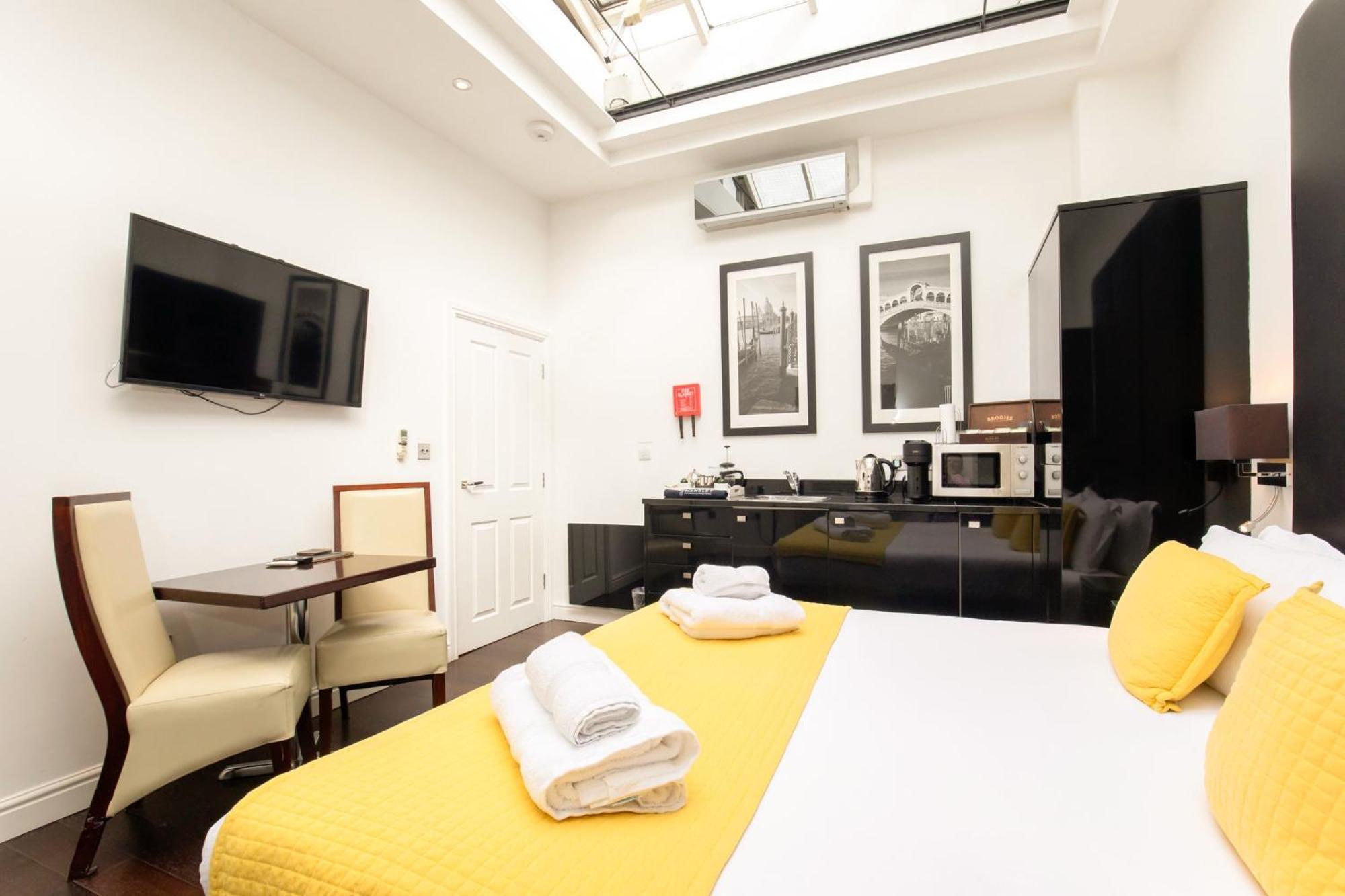 צ'לטנהם Strozzi Palace Suites By Mansley מראה חיצוני תמונה
