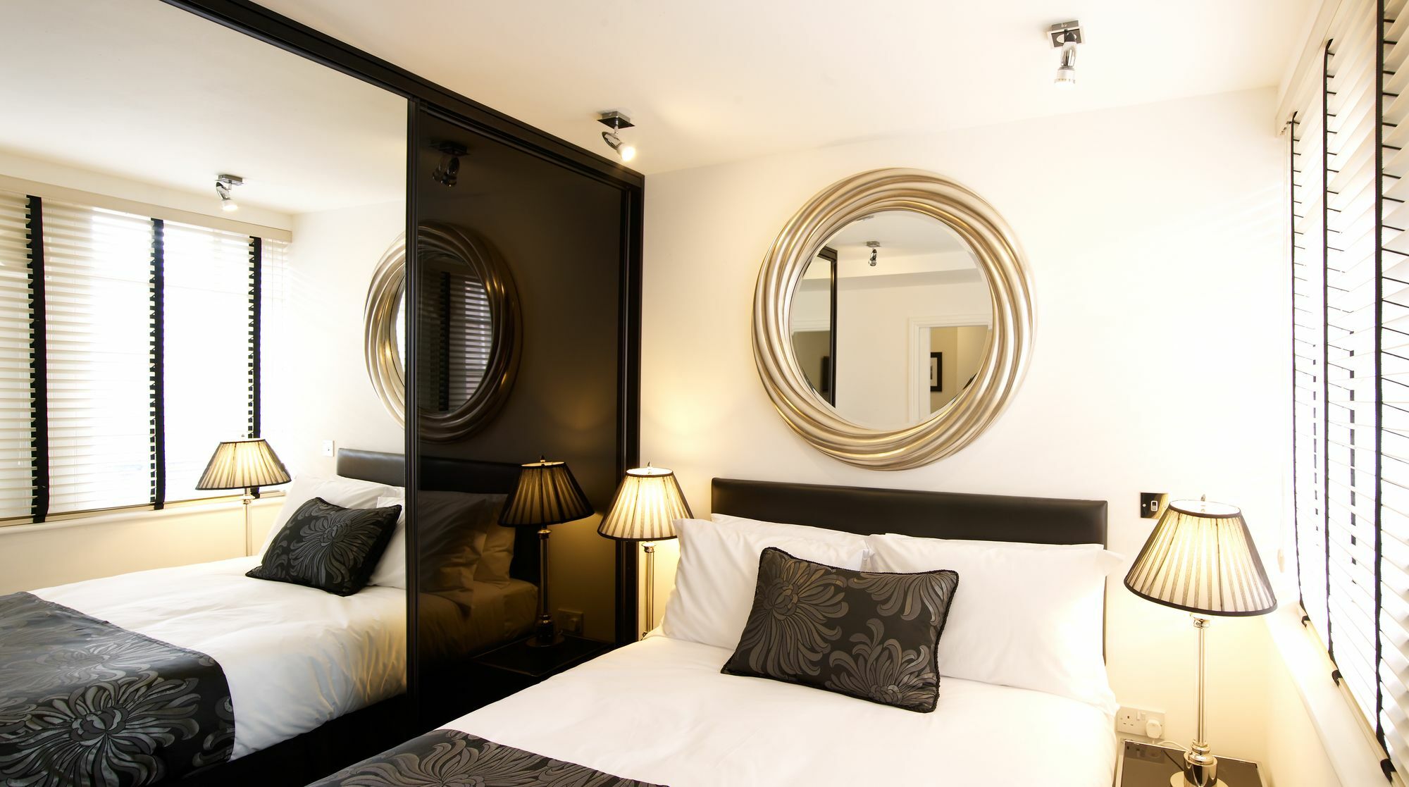 צ'לטנהם Strozzi Palace Suites By Mansley מראה חיצוני תמונה