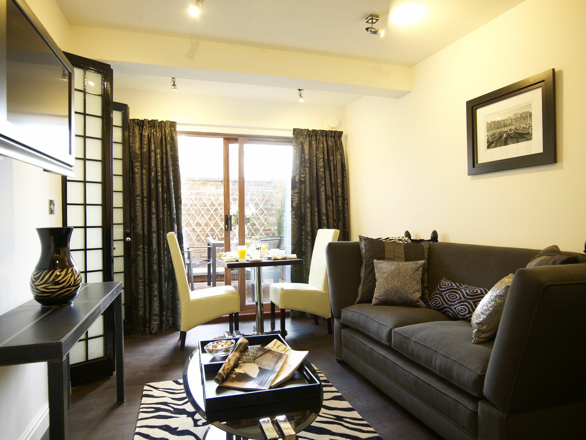 צ'לטנהם Strozzi Palace Suites By Mansley מראה חיצוני תמונה